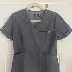 FIGS Graphite scrub set